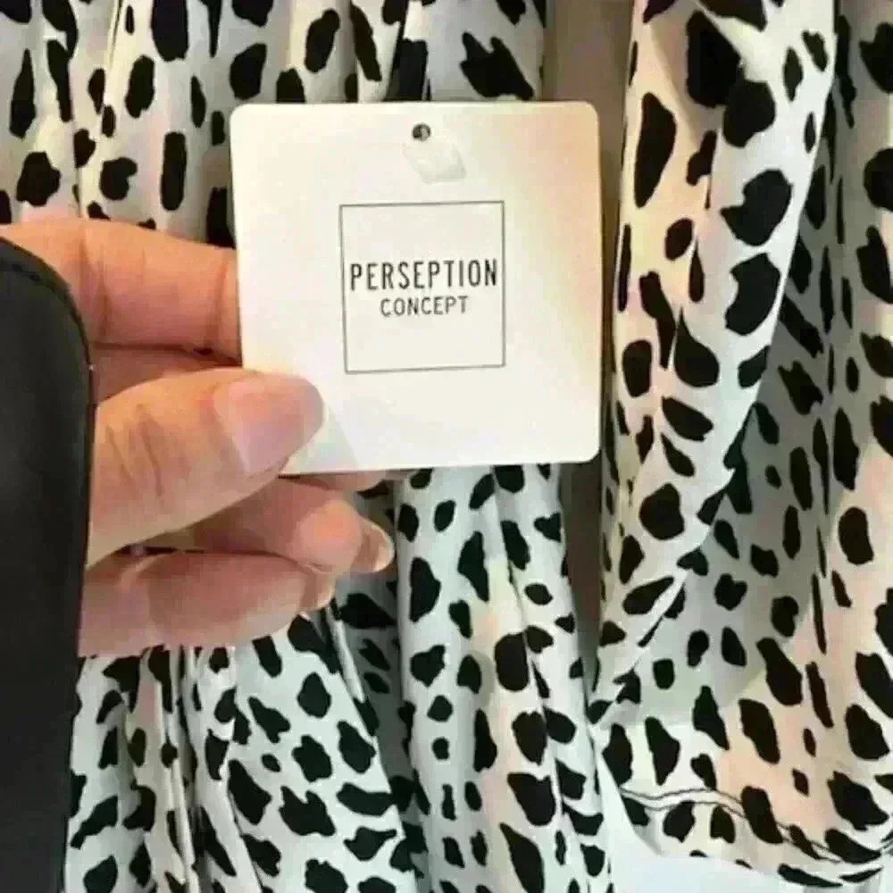 Black and White Tunic‎ top by Perceptions - Picture 3 of 5